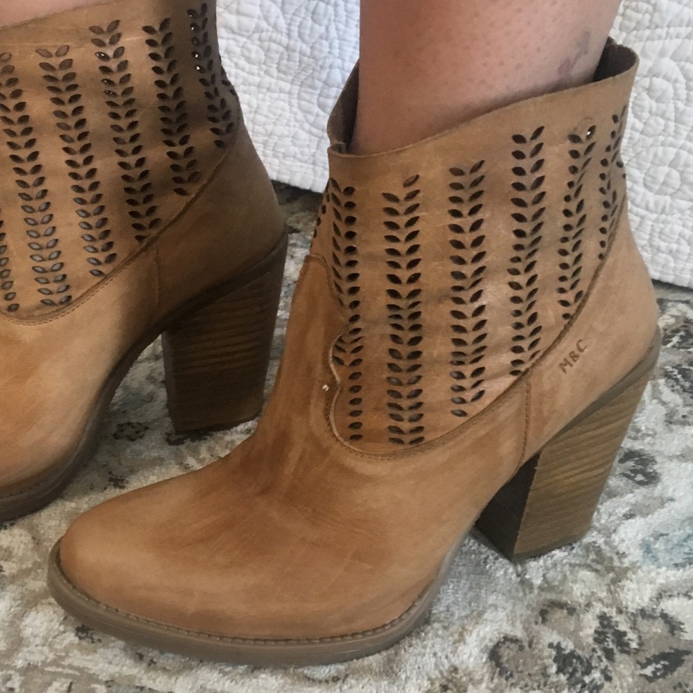 Western style ankle bootie in ***TAN***